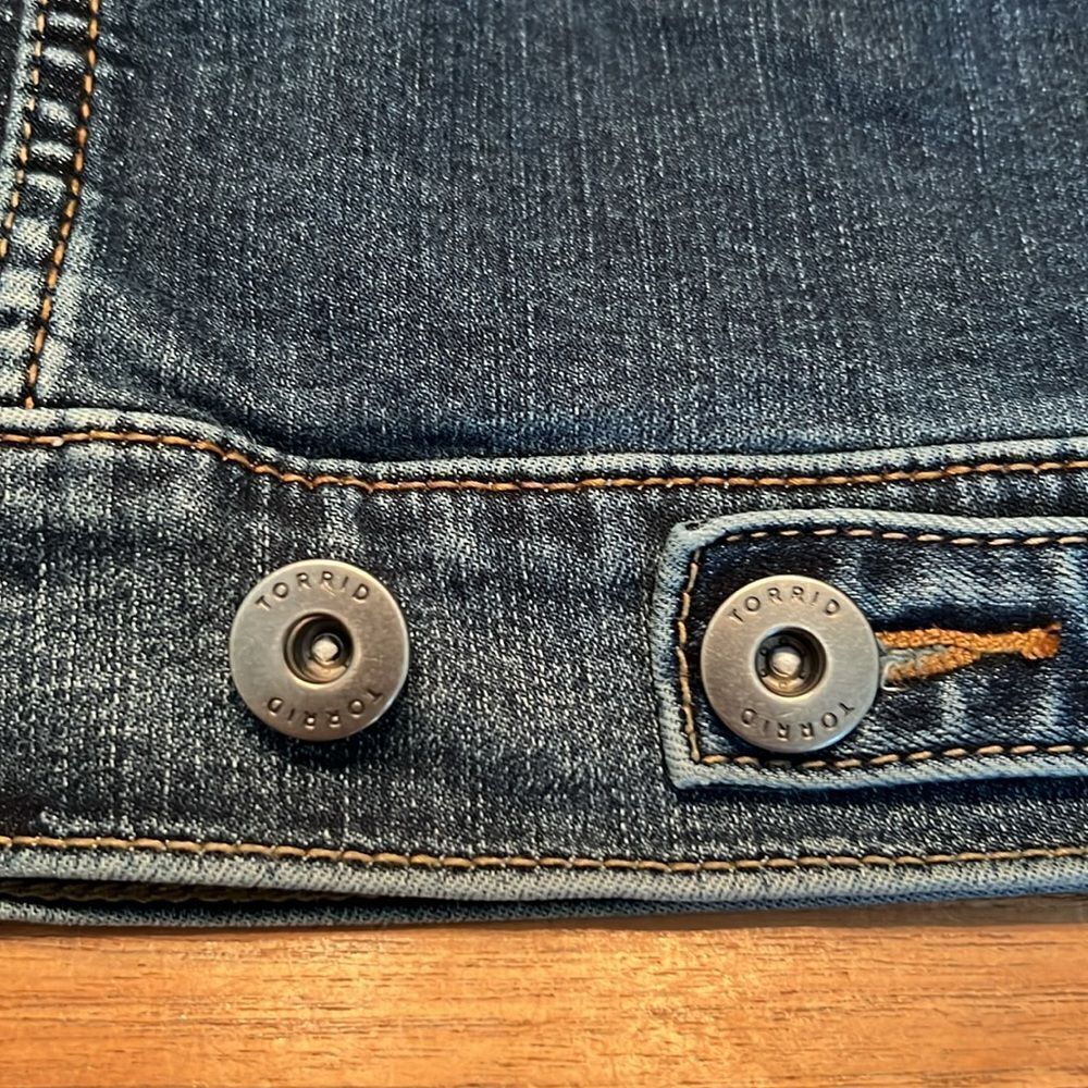 ‎Torrid Jeans Jacket 3 - Picture 6 of 9